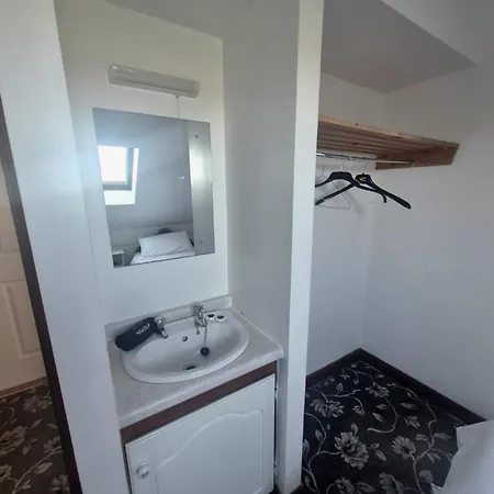 The Shamrock Inis Oírr