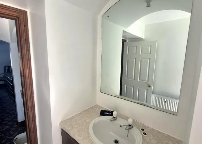 The Shamrock Guesthouse فندق مبيت وإفطار انشير